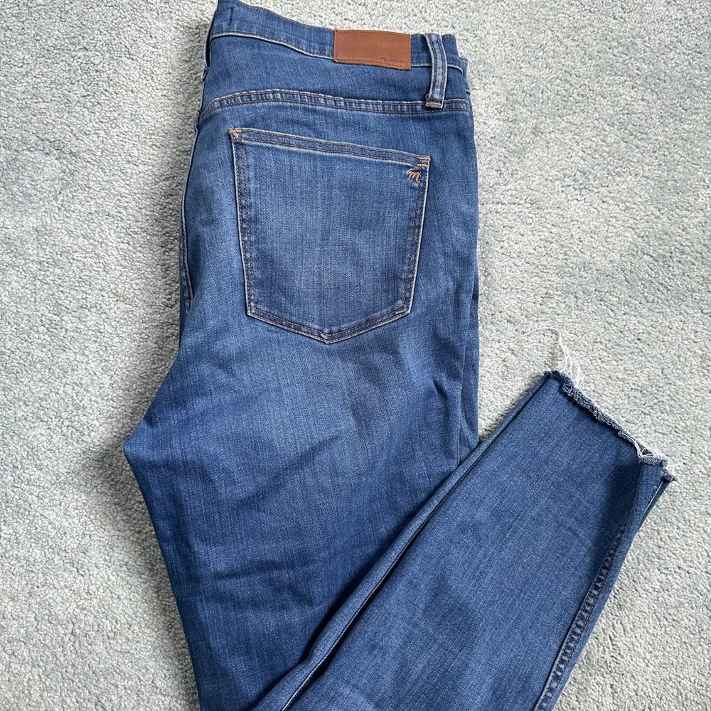 Madewell 10’ high rise skinny crop. Raw hem. Size 32